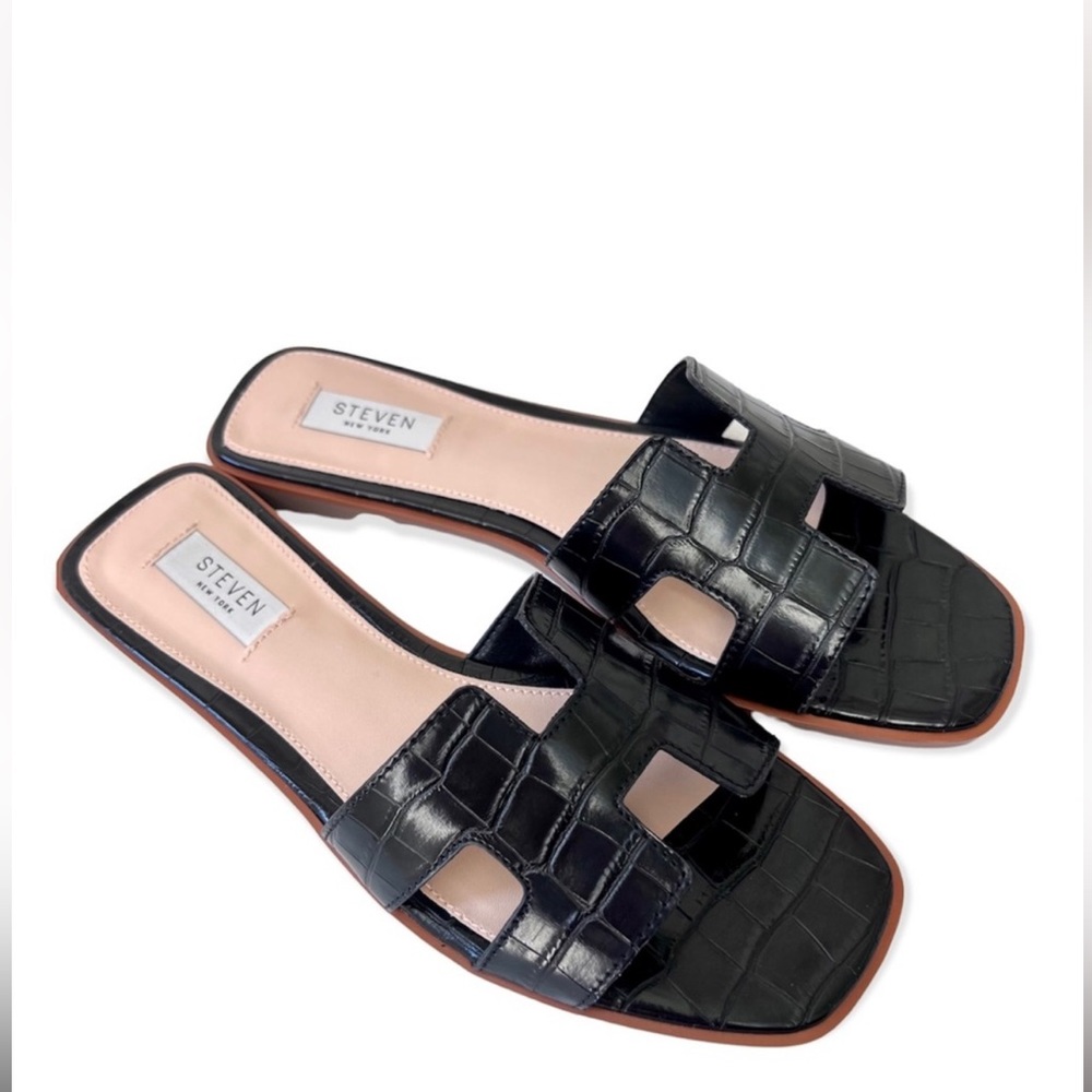💃🏻HP💃🏻NEW STEVE MADDEN SLIDES